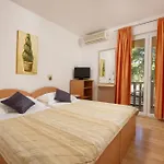 Just Meters From The Sea Lavica Beachfront アパート ポドストラナ
