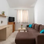 Just Meters From The Sea Lavica Beachfront ポドストラナ