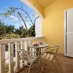アパート Just Meters From The Sea Lavica Beachfront ポドストラナ