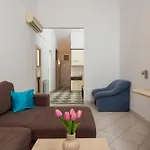 Just Meters From The Sea Lavica Beachfront アパート *