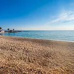 Just Meters From The Sea Lavica Beachfront アパート *