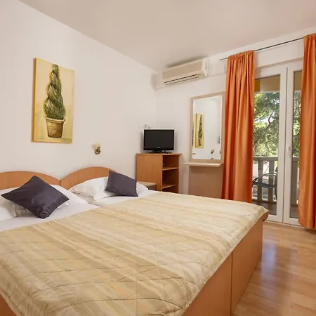 Just Meters From The Sea Lavica Beachfront Appartamento Podstrana