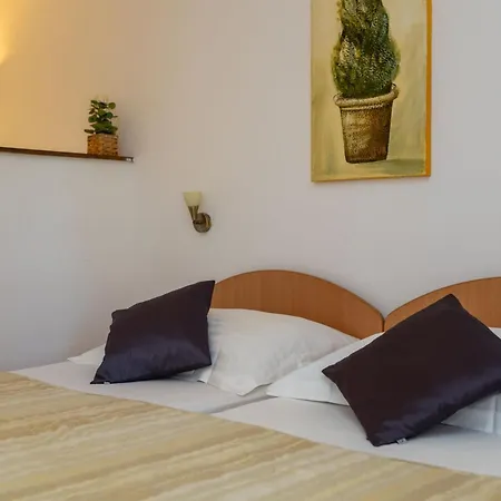 Just Meters From The Sea Lavica Beachfront Podstrana