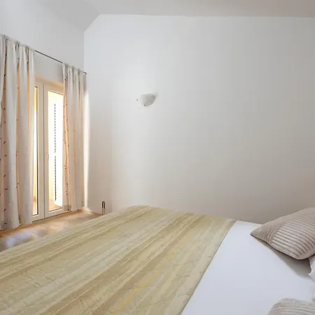 Just Meters From The Sea Lavica Beachfront