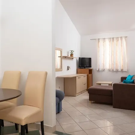 Appartamento Just Meters From The Sea Lavica Beachfront