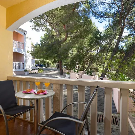 Just Meters From The Sea Lavica Beachfront *