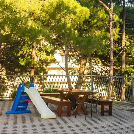 アパート Just Meters From The Sea Lavica Beachfront ポドストラナ