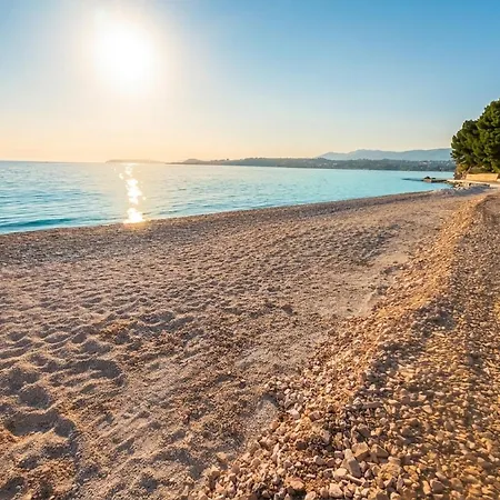 Just Meters From The Sea Lavica Beachfront Appartamento Podstrana